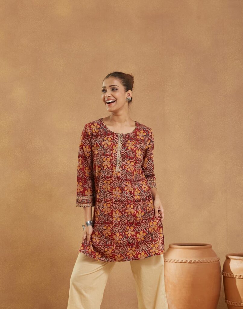 Maroon Cotton Kalamkari Printed Slim Fit Short Kurta